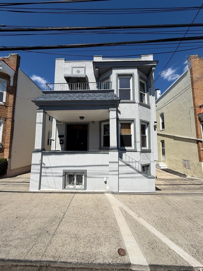 Building Photo - 214 72nd St Unit 2
