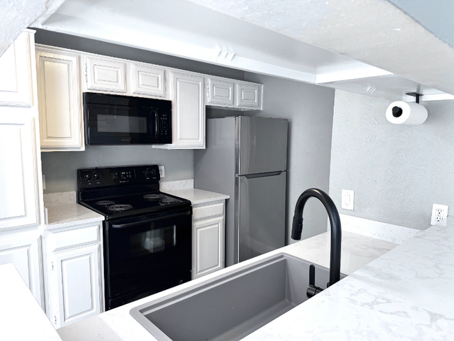 Building Photo - 5619 Preston Oaks Rd Rental