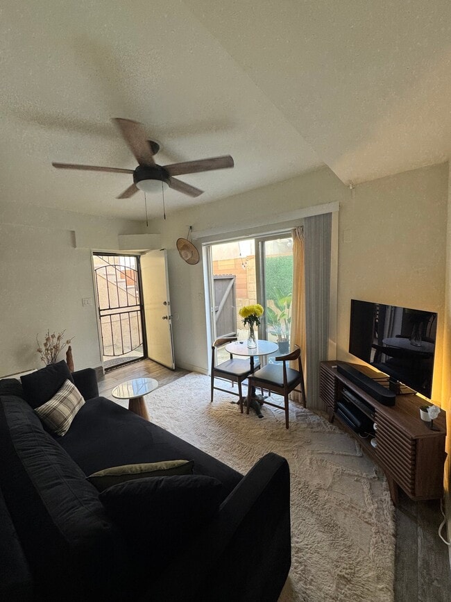 Photo - 4015 Crest Dr Unit D
