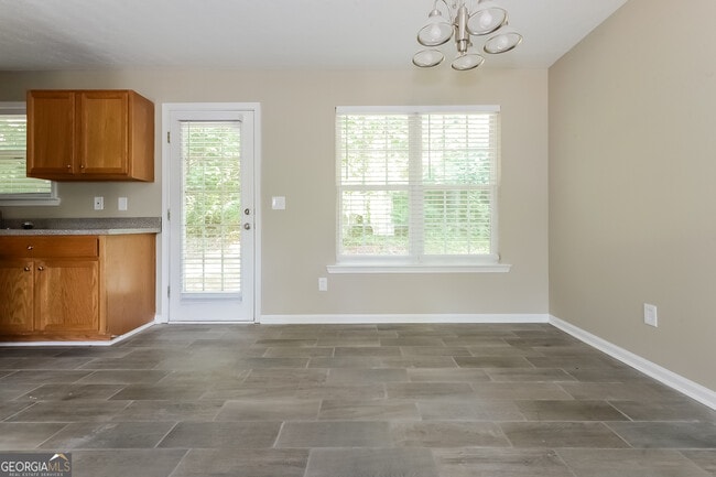 Photo - 405 Hawthorne Cir