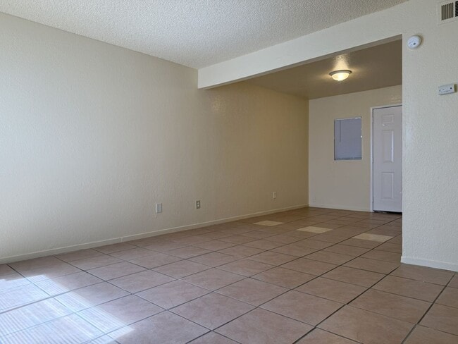 Photo - 2597-2597 Glen Ave Unit 2591glen