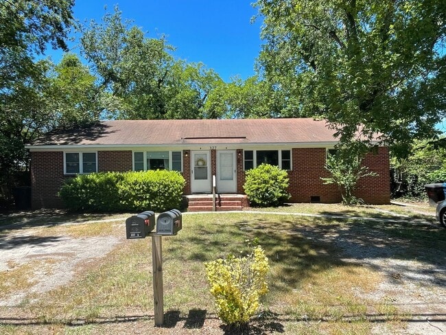 Building Photo - AVAILABLE NOW! 2 BEDROOM DUPLEX IN VIRGINIA BEACH. CONVENIENT TO BEACHES