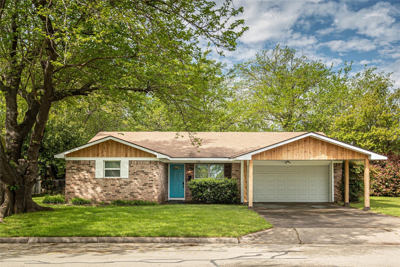 Photo - 306 S Ables St Casa