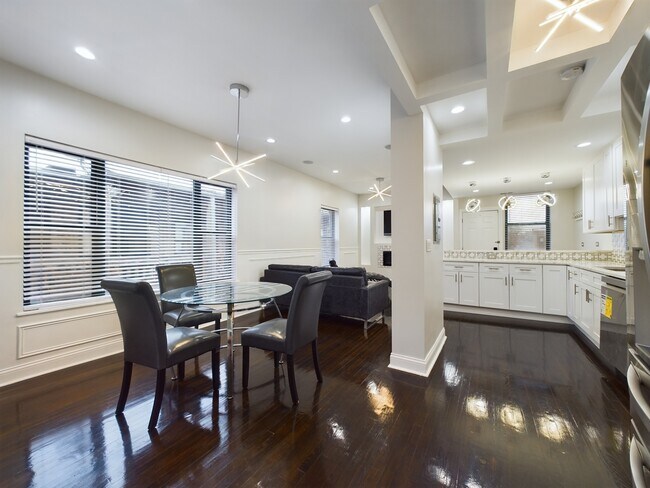 Photo - 5005 S Prairie Ave Unit 5005C