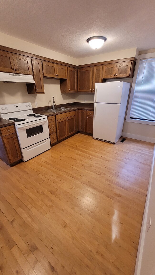 Photo - 412 20th Ave NE