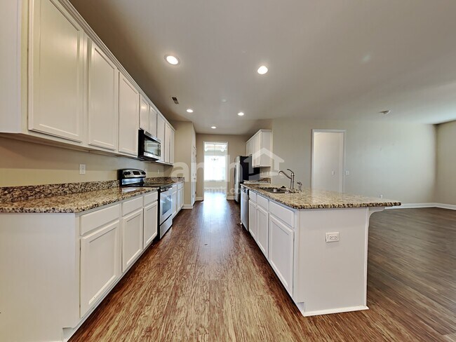 Photo - 206 Red Leaf Blvd