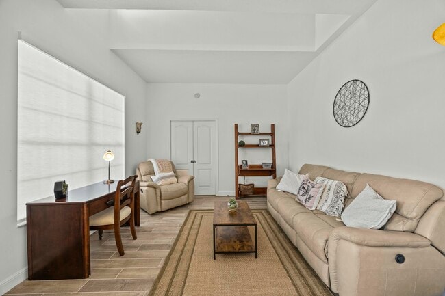 Photo - 1782 Clydesdale Ave
