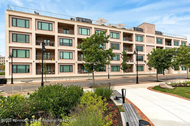 Building Photo - 601 Heck St Unit 304