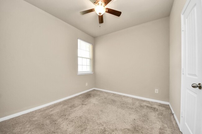 Photo - 17630 Holroyd Rd