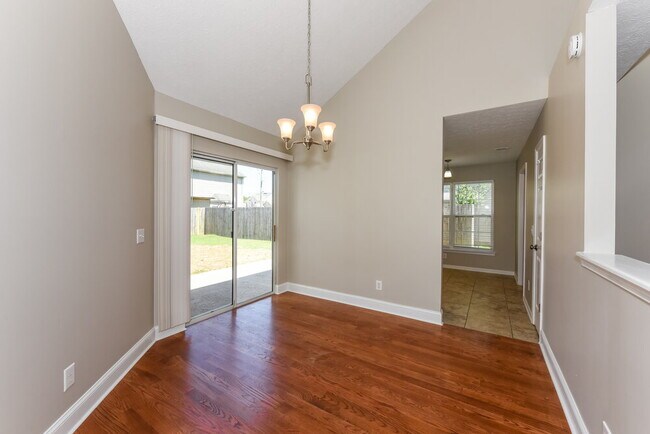 Photo - 1241 Alandee St