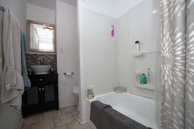 Photo - Beautiful 1 bedroom one bath in a great location in East Passayunk Unit 2