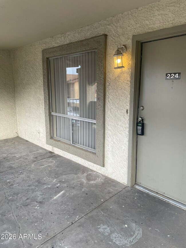 Photo - 465 W Ivyglen St