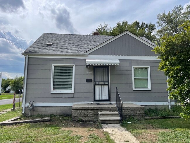 Building Photo - 3 Bedroom one and a half bath Rent Ready s...