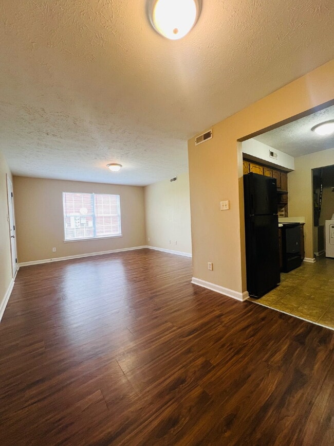 Photo - "Charming 2-Bedroom Gem in Clarksville – Cozy 965 Sq Ft Retreat!" 3854D Northeast Dr. Clarksville...
