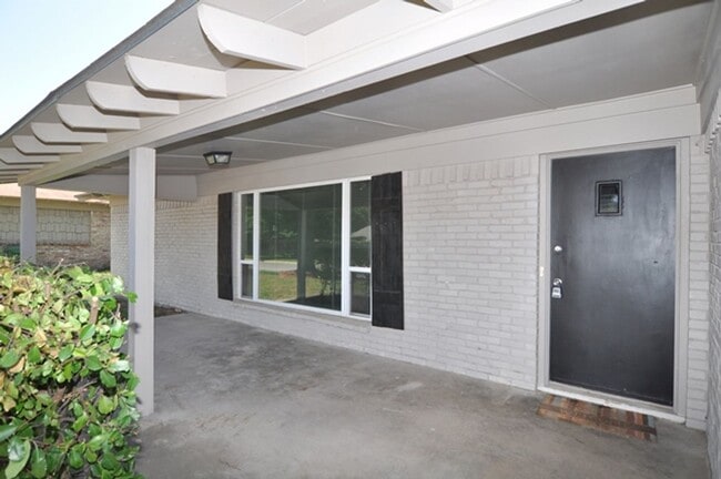 Photo - 1117 Trailwood Dr