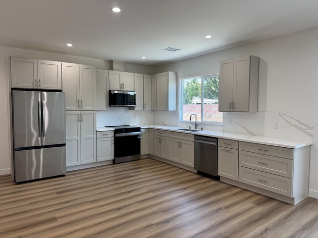 Building Photo - 15920 Eccles St