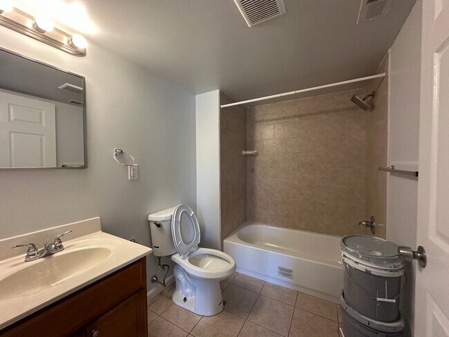 3429 N Sydenham St Unit 203