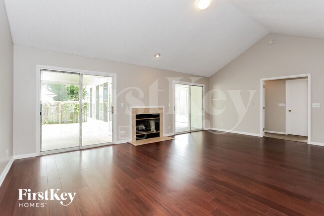 Photo - 789 Hickory Lakes Dr E