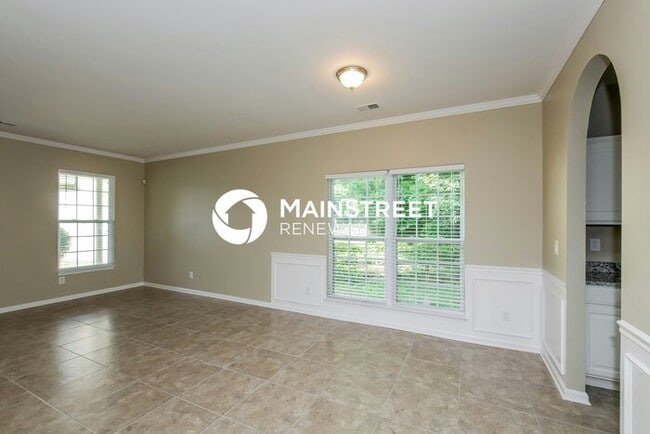 Photo - 4 Bedroom Pet-Friendly Home in Charlotte, NC with Main Street Renewal