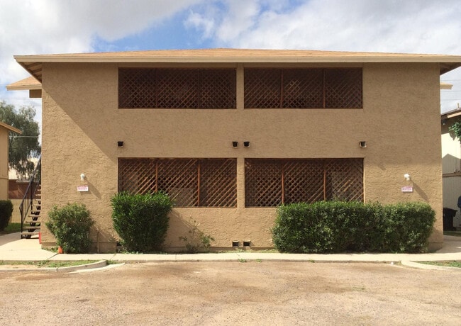 Building Photo - 1908 N Spring Unit 202