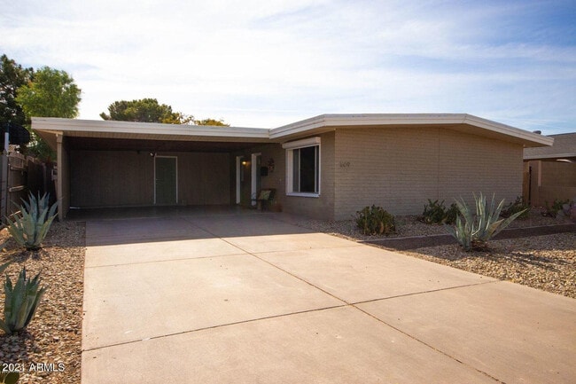 Building Photo - 1609 E Gaylon Dr