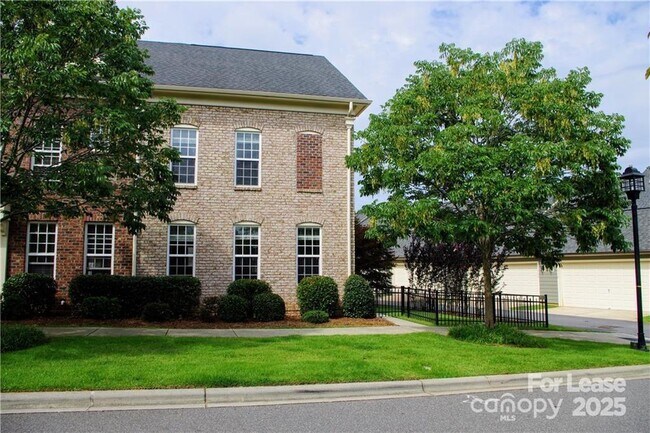 Photo - 916 Gardners Way