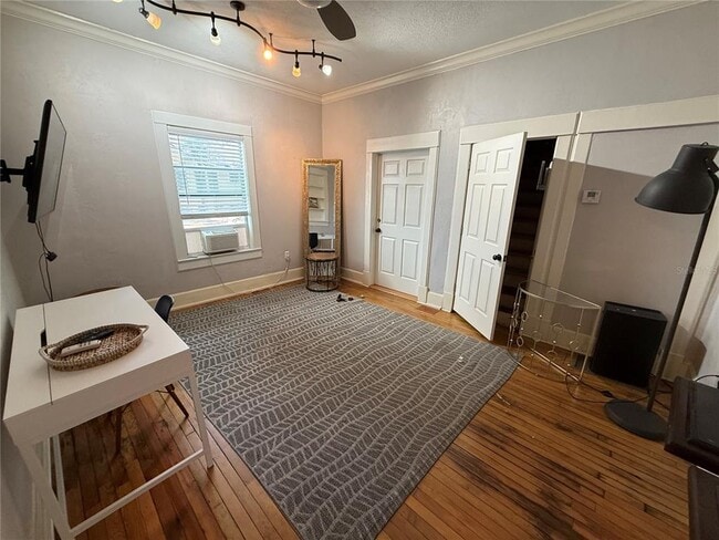 Photo - 824 E University Ave