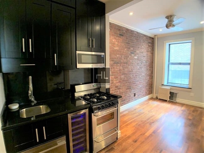 Building Photo - PRINCE ST. Unit 33