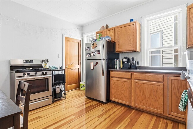 Photo - 225 L St Unit 1