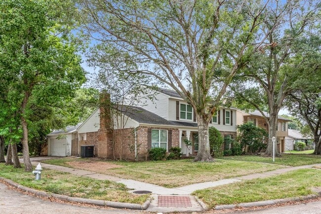 1926 Lantern Ln
