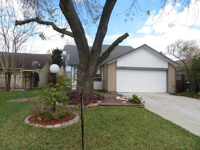 Building Photo - 12824 Westpark Dr Rental