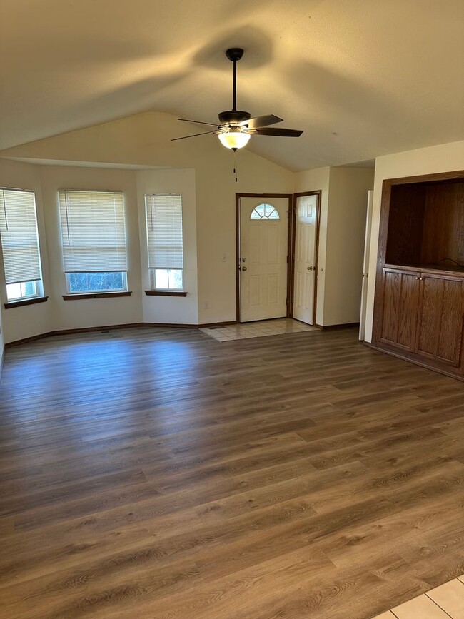 Photo - 863 S Hickory Ln
