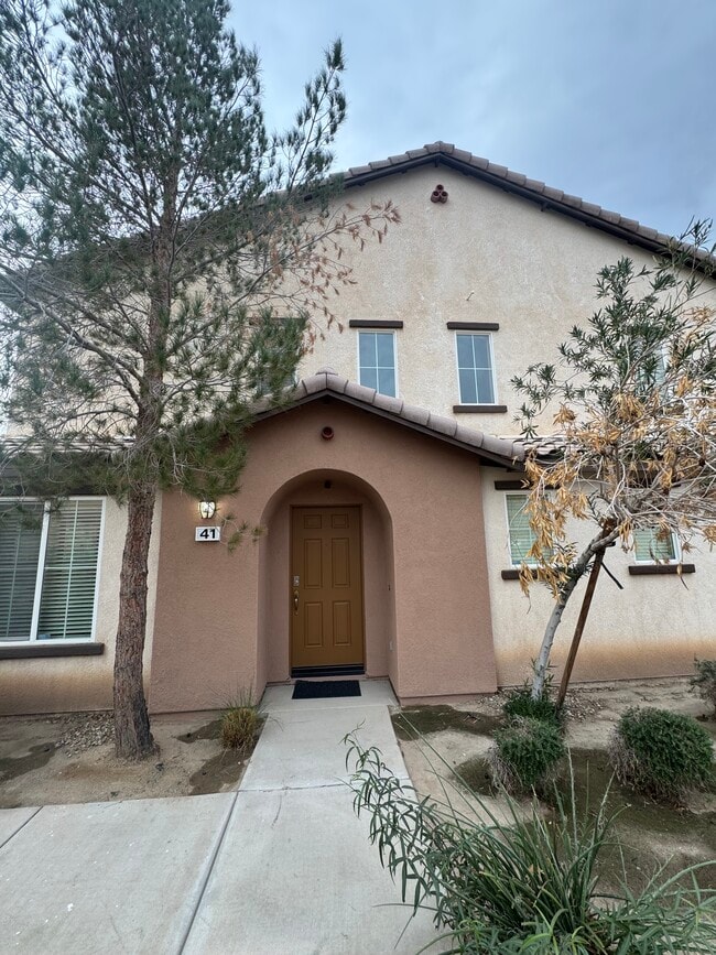 Building Photo - 642 W Brewer Rd Unit 41