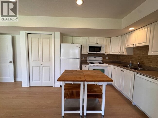 Photo - 23836-2132A 132a Ave