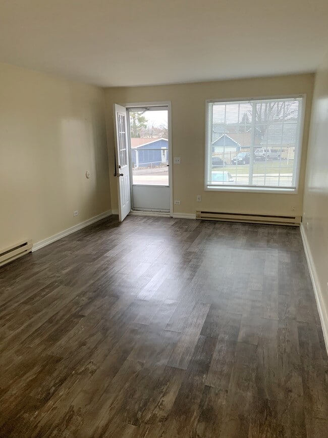 living room towards exit - 424 Wisconsin St Unit 424 S. Wisconsin St