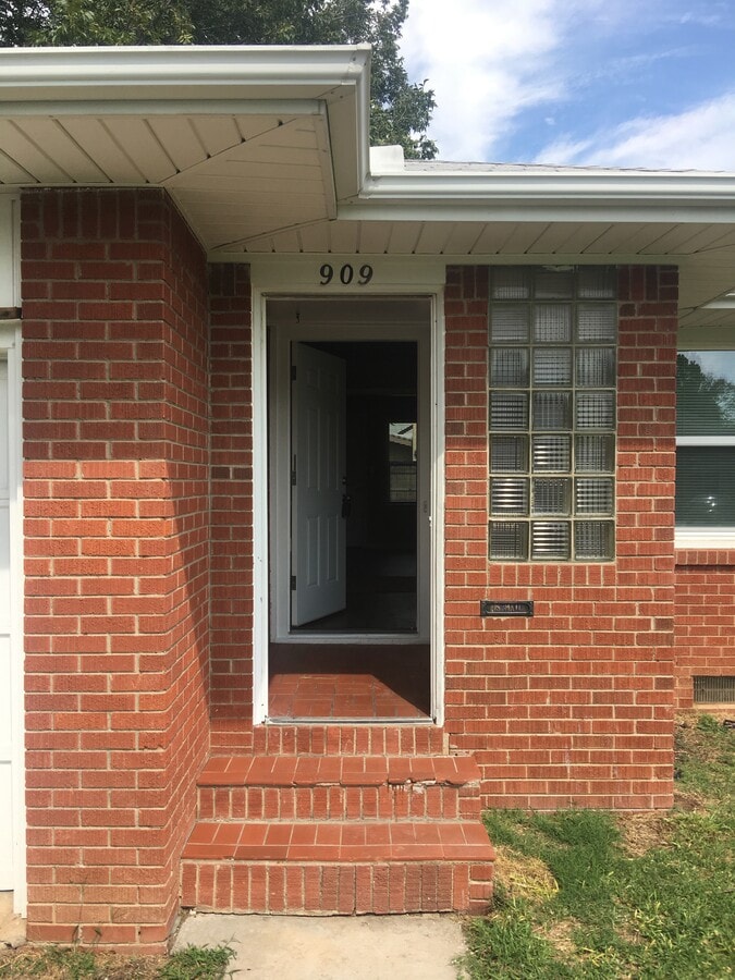 Photo - 909 Garver St