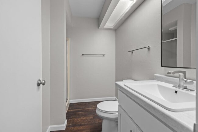 Photo - W6155 Aerotech Dr