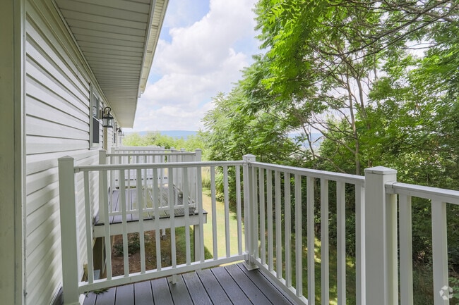 2BR, 1.5BA - 930 SF
