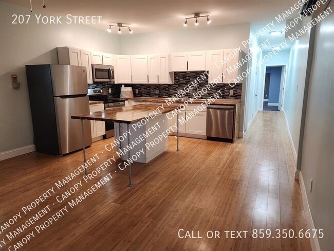 Photo - 207 York St