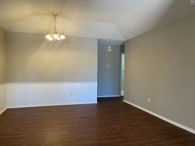 Photo - Pre-Leasing  - 3 bed 2 bath
