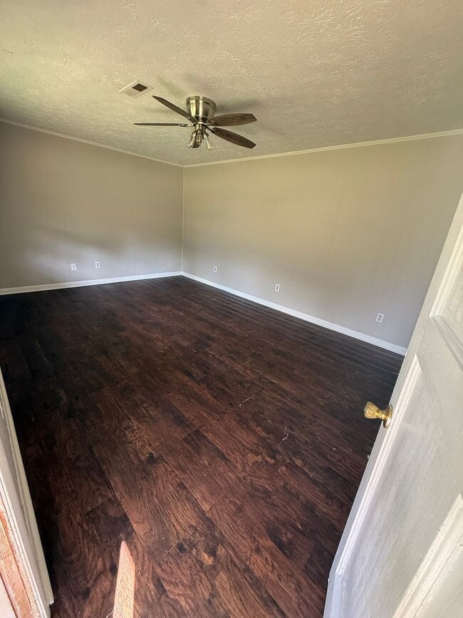 Photo - 11 Glenda Dr Unit Apt B