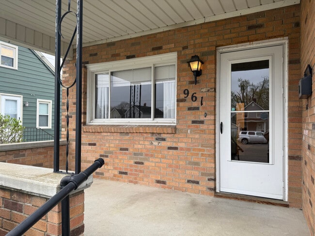 Building Photo - 961 S Pickaway St Rental