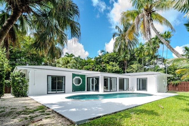 Photo - 1825 Alamanda Dr