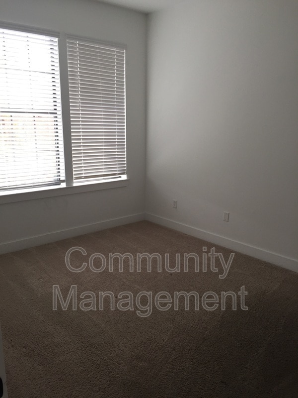 Photo - 255 E Boyd Dr