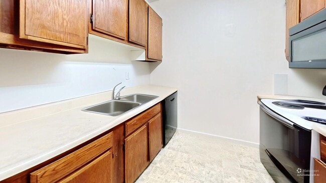 Photo - 37 S Williams St Unit Hill Gardens #320