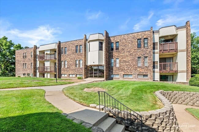 Building Photo - 2220 Country Club Dr Unit 22