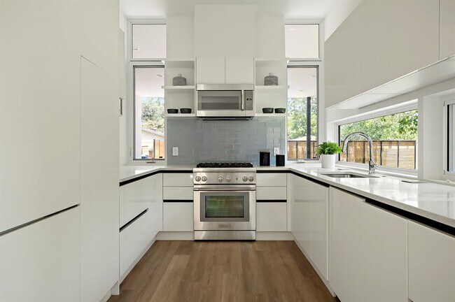 Photo - 5507 Manor Rd