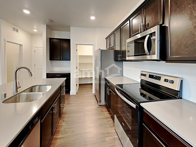 Photo - 1446 N Alderleaf Avenue