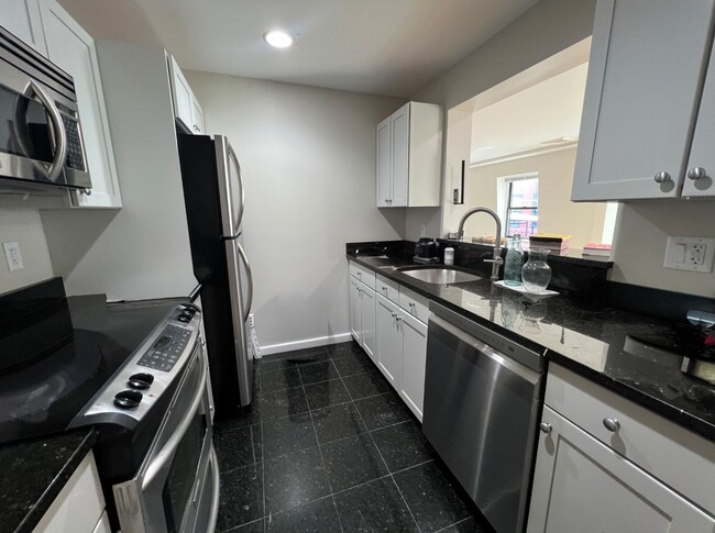 Photo - 1661 Washington St