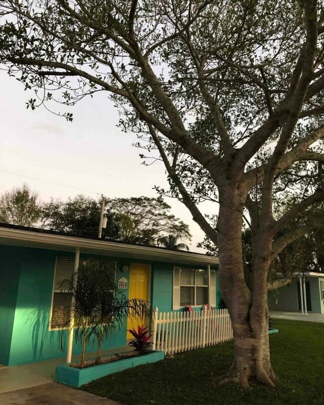 Photo - 1630 6th Ave